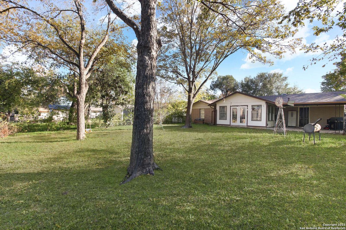 #NewRoof #OpenFloorPlan #FlexSpace #HomeForSale #TranquilLiving #CoveredPatio #MatureTrees #RealEstateGems #Homeownership #HouseHunting #DreamHomeJourney #HomeSweetHome

rebecca.thegrellteam.com/d8qwz8vo

Marketed By: Rebecca North
Listed By: Timothy Macy