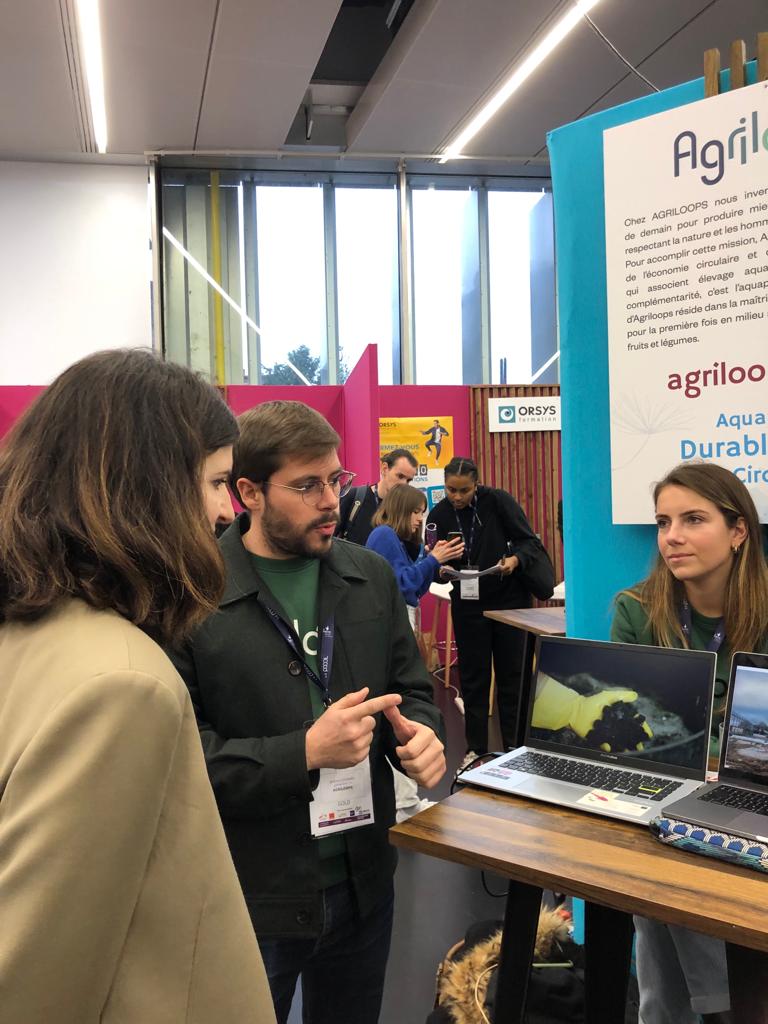 ClaraChappaz's tweet photo. C'était un immense plaisir de saluer tant de beaux porteurs de projets : #OscarLandry d'#Hunel lauréat #Tremplin, @jc_agriloops d'@agriloops, lauréat #Agri20, @bonnot_justine de @wedolow, DeepTech, et #PaulineLorin de @Purecontrol qui utilise l'IA en faveur de l'environnement ! https://t.co/RijRmUudXl