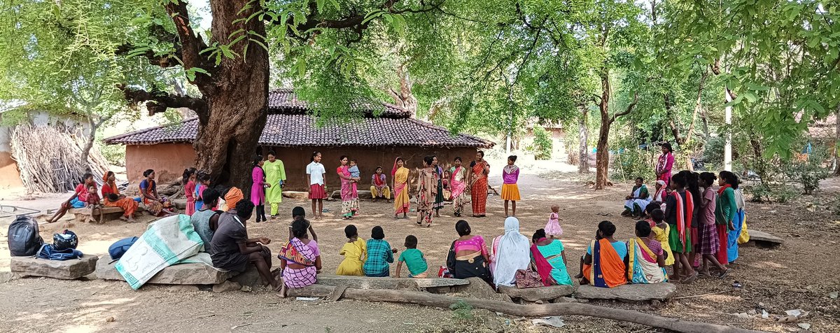 EkjutIndia's tweet photo. To address the issue of Child Early and Forced Marriage &amp; to reiterate the importance of value of Girl Child monthly meetings using #ParticipatoryLearningAction are conducted in 86 vill of Khunti, Jharkhand and 45 in Dhenkana Odisha. @USAID_MOMENTUM @JhpiegoIndia @astha14jain 1/3 https://t.co/xu6gKZhxWD