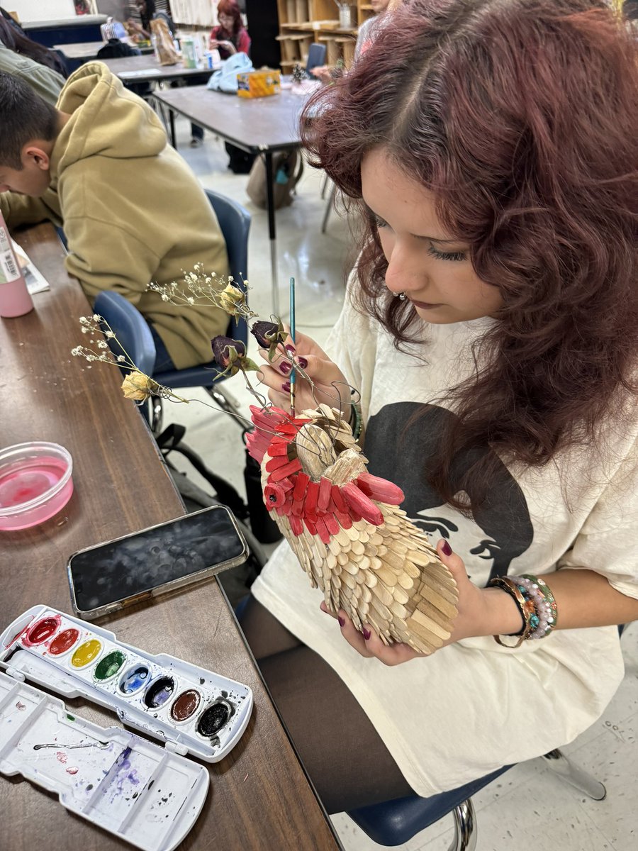 ValsArtClass's tweet photo. Ahhhh…things are kicking at the Sculpture Ranch #nisdfinearts #clarkhighschool #clarktx https://t.co/sdNqaBR7hN
