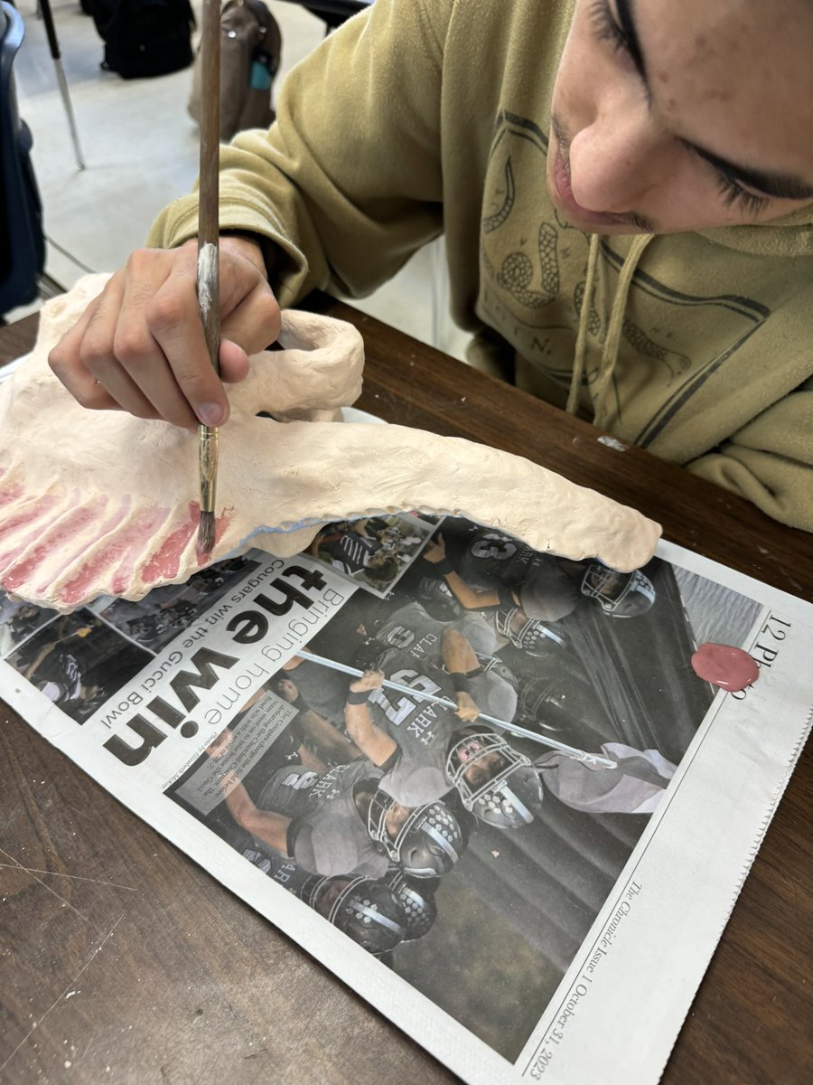 ValsArtClass's tweet photo. Ahhhh…things are kicking at the Sculpture Ranch #nisdfinearts #clarkhighschool #clarktx https://t.co/sdNqaBR7hN