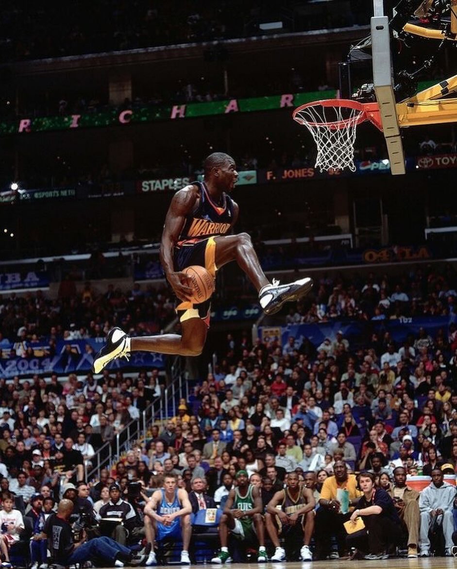 kerosenelamp's tweet photo. As part of our #31DaysOfGenerosity fundraiser, we are auctioning off this Golden State #Warriors throwback jersey, signed by #WeBelieve team member and 2x Slam Dunk champion Jason Richardson! https://t.co/MFDvA7JiRU https://t.co/i6SEPDGlyo