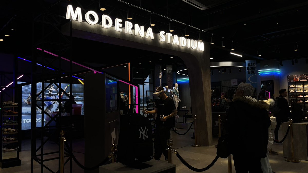 Inauguración de “MODERNA” 3 sucursales en 1 edificio :
1. Family Store - tienda 45
2. Street - Alter - Tienda 46
3. Sport - Tienda 47

¡Mucho Éxito! 👏🏻👏🏻 
¡En Saltillo seguimos creciendo!

#SaltilloÚnico #Saltillonosune #Zapatería #Moderna