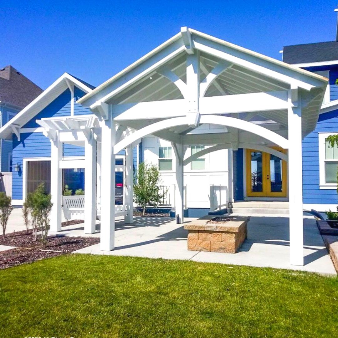 Escape the chaos of daily life and find solace in our enchanting pavilion and arbor. Experience nature and let it work wonders on your relationships! Strengthen your bond, create lasting memories, and reconnect with loved ones in your own serene oasis.