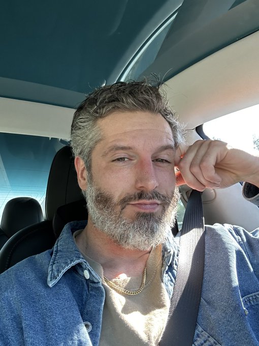 Xmas beard coming in. https://t.co/7lwz3kerRA