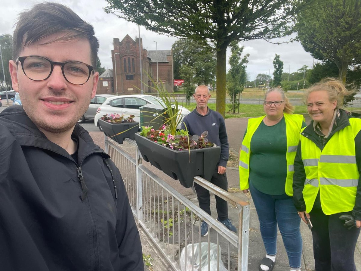 harrydoyle96's tweet image. Did you see our Make Dovecot Clean Again volunteers from @Dovecotprimary on @BBCNWT? I’m so incredibly proud of Channy who set up a local youth club in Dovecot and has been by my side throughout setting up the MDCA group. She’s absolutely a Christmas star 🌟 🎄