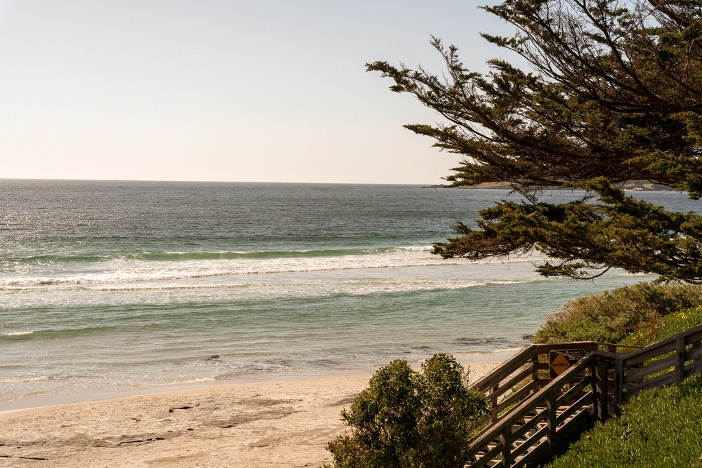 Dinner at the pub + a stroll on the beach is the combination to a perfect night. ⁠ ⁠ ⁠ ⁠ 📸 @arielraee⁠ #landscape #outdoors #naturelovers #naturephotography #california #carmel #travelgram #liveauthentic #neverstopexploring #californiadreaming #monterey