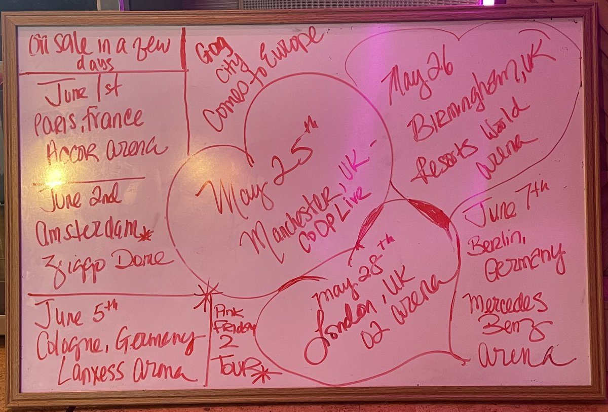 NICKIMINAJ's tweet image. 🎀