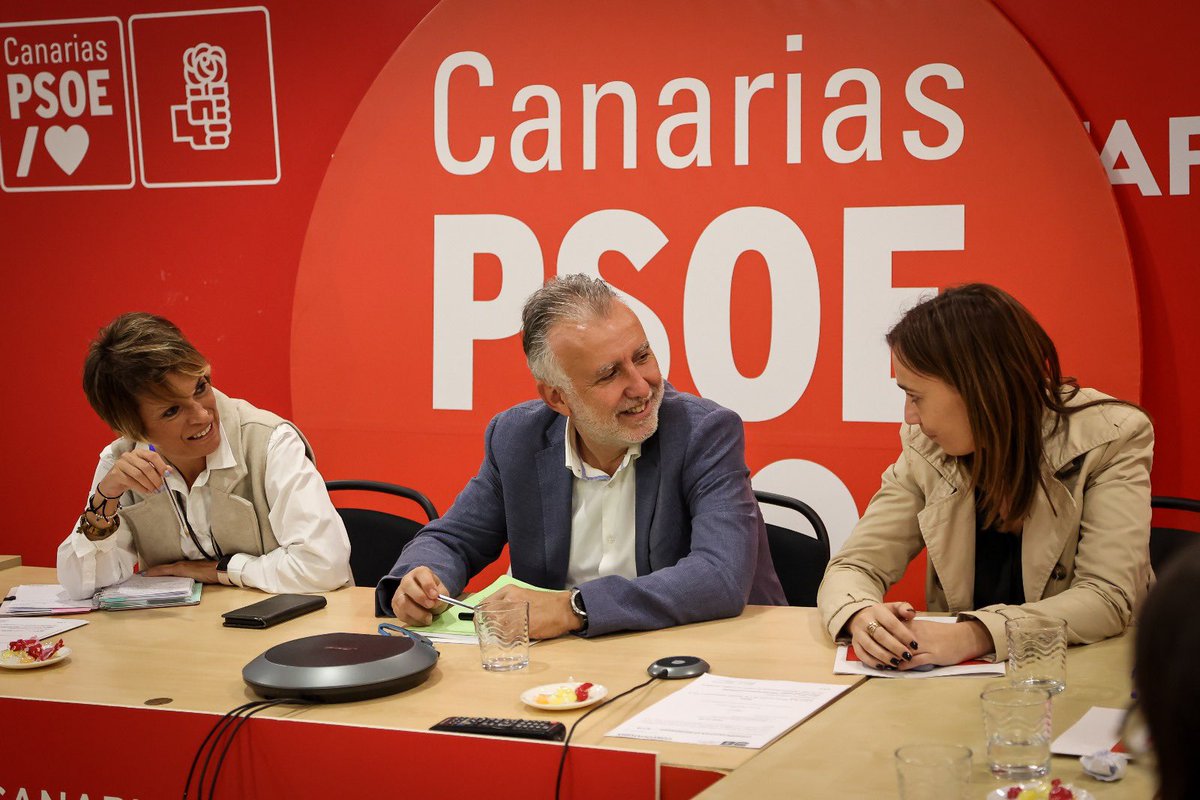 🌹 El <a href="/PSOECanarias/">PSOE Canarias ❤️🇮🇨</a> es la primera fuerza política de #Canarias

En la Ejecutiva de hoy hemos decidido que <a href="/NiraFierro/">Nira Fierro Díaz /❤️</a> ocupe la presidencia del <a href="/GPSCanarias/">Socialistas Canarias</a> en el <a href="/parcan/">Parlamento Canarias</a>, <a href="/chanofranquis/">Chano Franquis</a> seguirá como 
portavoz y se suma <a href="/Elenamanez/">Elena Máñez /❤️</a> como portavoz adjunta, junto a Rosa Bella Cabrera
