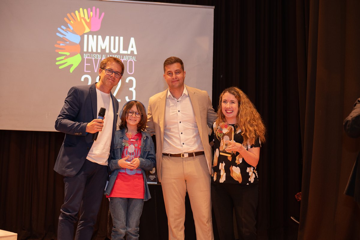 Inmulaorg's tweet photo. Algunos de los Premiados con LA HUELLA DE COMPROMISO #INMULER 👏

@fspotu @santitezeira  @ShinebrightAMC @Lacoste @ZARA @Violettacosarg https://t.co/rgVFle2hWu