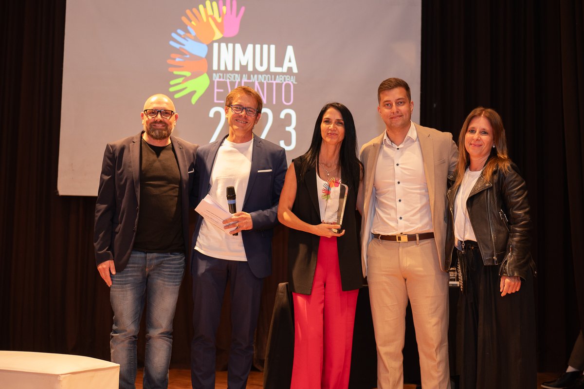 Inmulaorg's tweet photo. Algunos de los Premiados con LA HUELLA DE COMPROMISO #INMULER 👏

@fspotu @santitezeira  @ShinebrightAMC @Lacoste @ZARA @Violettacosarg https://t.co/rgVFle2hWu