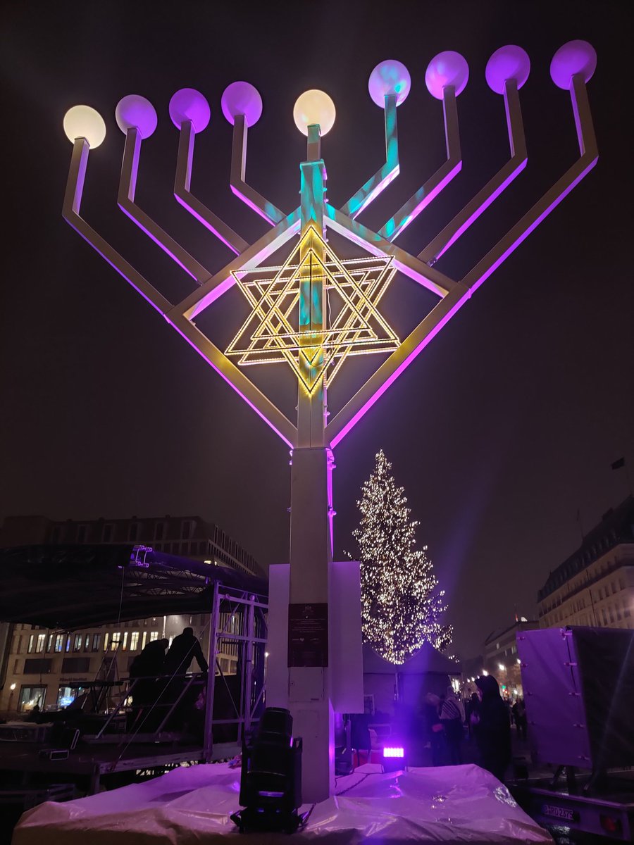 Deepend45912685's tweet photo. @HananyaNaftali Happy Hanukkah from Berlin. 🇮🇳🇮🇱 https://t.co/wdC8GUXeIZ