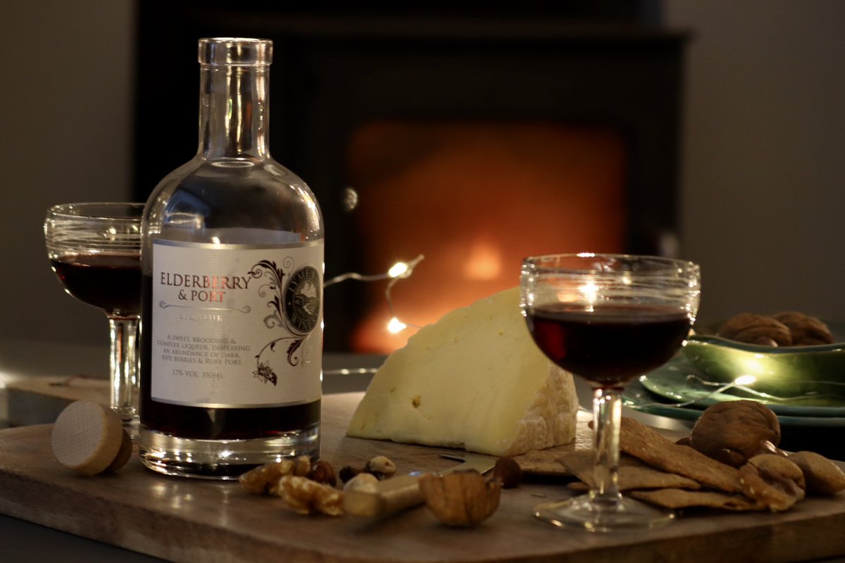 Working with local friends at Christmas… Elderberry &amp; Port Liqueur from @LBWdrinksltd.

Each year we include products in our #hampers which we love, which beautifully complement our cheeses and are created by Devon makers.

sharphamcheese.co.uk/products/sharp…