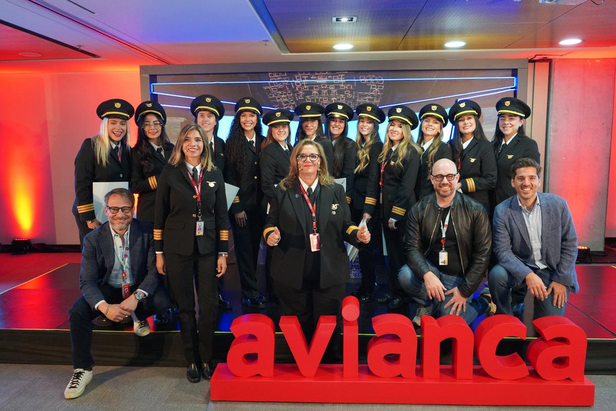 ¡Una noticia que me llena de orgullo!
 
Lanzamos el primer programa de becas para mujeres que sueñen con convertirse en pilotos en #Colombia.
 
Una inversión histórica de cerca de un millón de dólares cubrirá los estudios completos de 20 mujeres en escuelas de aviación de