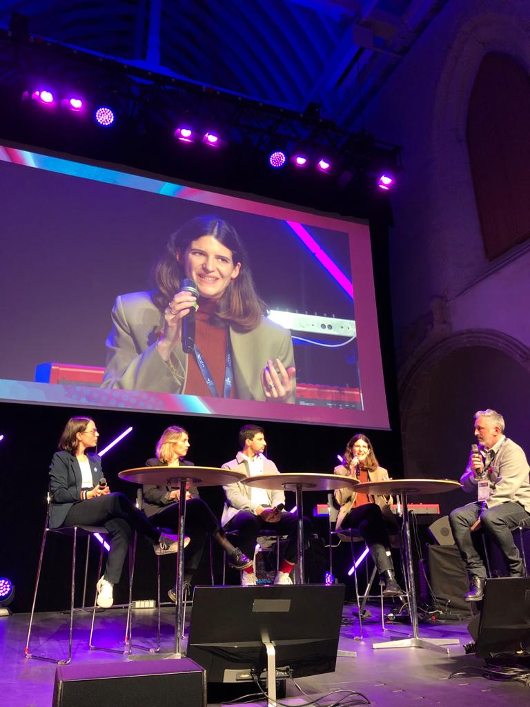 <a href="/jc_agriloops/">Jérémie Cognard</a> <a href="/agriloops/">Agriloops</a> <a href="/bonnot_justine/">Justine Bonnot</a> @Purecontrol On finit avec #LeGrandOralDeLaFrenchTech animé par <a href="/danielito/">Daniel Gergès</a> pour parler de #JeChoisisLaFrenchTech, du futur de l'écosystème... avec <a href="/MaudRouillard/">Maud Rouillard 🐢</a> de <a href="/deneo_sante/">Deneo santé 🐢</a> , <a href="/StephaniLedoux/">Stephanie Ledoux</a> d'<a href="/Alcyconie/">Alcyconie</a> et <a href="/jbdba/">Jean-Baptiste de Bel-Air</a> de <a href="/Steeple_FR/">Steeple</a>, start-up aux profils variés à l'image de la #FrenchTech