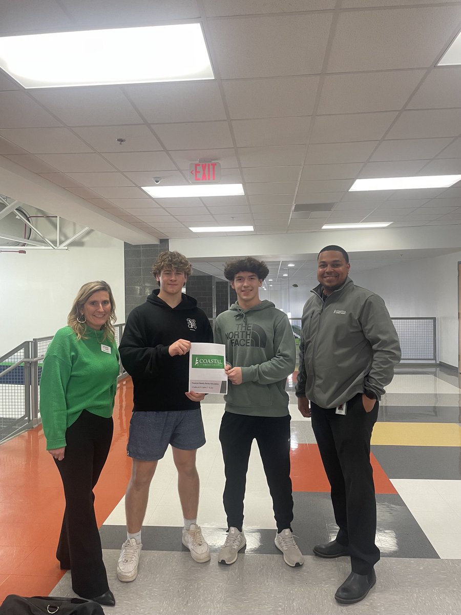 GL_Careers's tweet photo. Coastal Credit Union’s Reality of Money for afternoon CTE classes. ⁦@GreenLevelHigh⁩ ⁦@G_L_PTSA⁩ ⁦@GLHS_StdentSvcs⁩ https://t.co/9lCgtegxWi