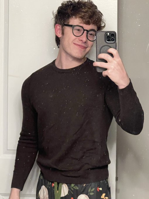 I apparently only come across dirty mirrors but cozy winter fit of the day https://t.co/JXcMbmgqVR