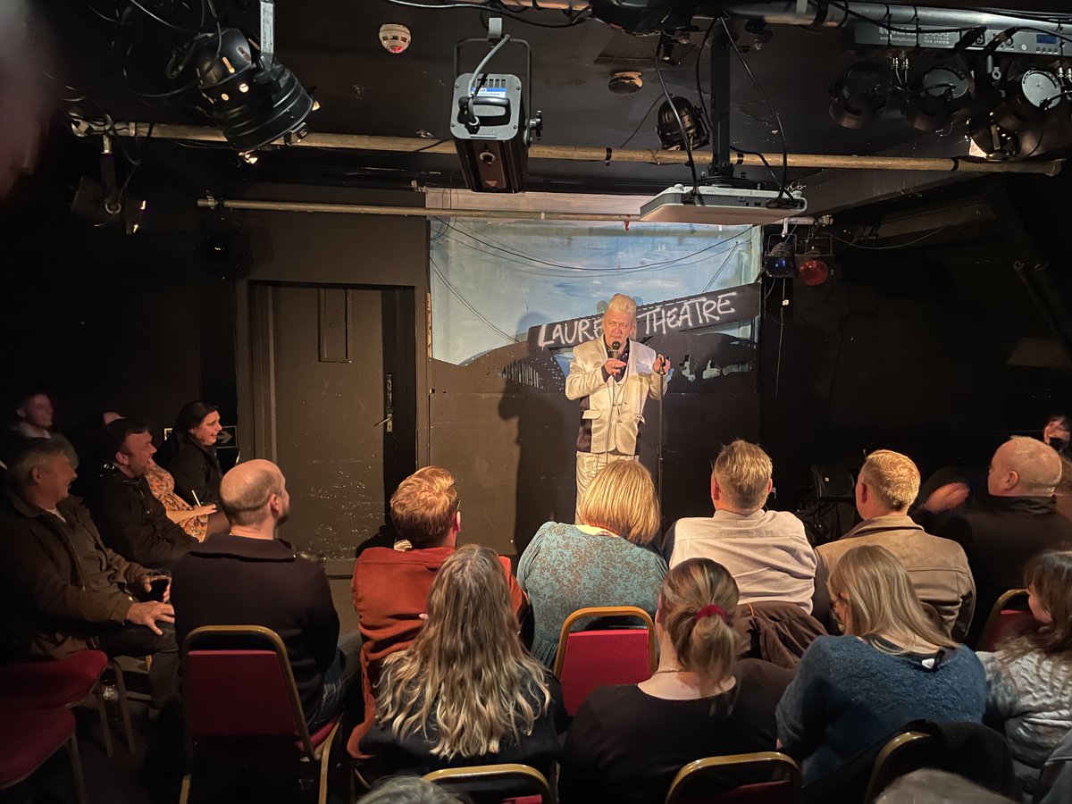 SiBeckwith's tweet photo. I had a great weekend last weekend at @LaurelsWhitley hosting both Friday and Saturday night!
@realclintonb was phenomenal and a joy to watch.
It's a fun old job this!

Top work too from @RaulKohliComic, Jack and Sam and Adrian Hanlon....(cont...) https://t.co/2JPwzRfCid