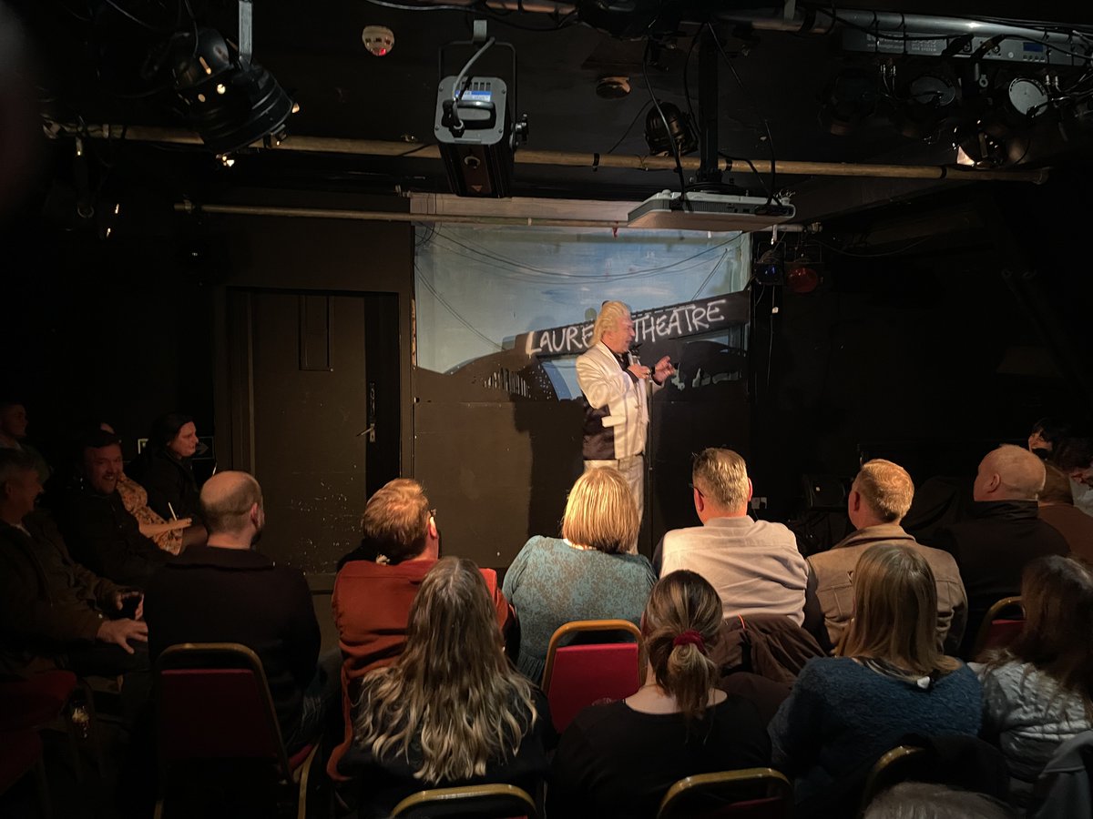 SiBeckwith's tweet photo. I had a great weekend last weekend at @LaurelsWhitley hosting both Friday and Saturday night!
@realclintonb was phenomenal and a joy to watch.
It's a fun old job this!

Top work too from @RaulKohliComic, Jack and Sam and Adrian Hanlon....(cont...) https://t.co/2JPwzRfCid