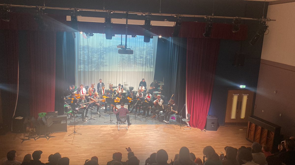 Amazing Christmas Concert 🎶 Fantastic to see so many wonderful performances from our incredible young people! 🎸🎻🎺🎷🎄@CCC_ExpArts