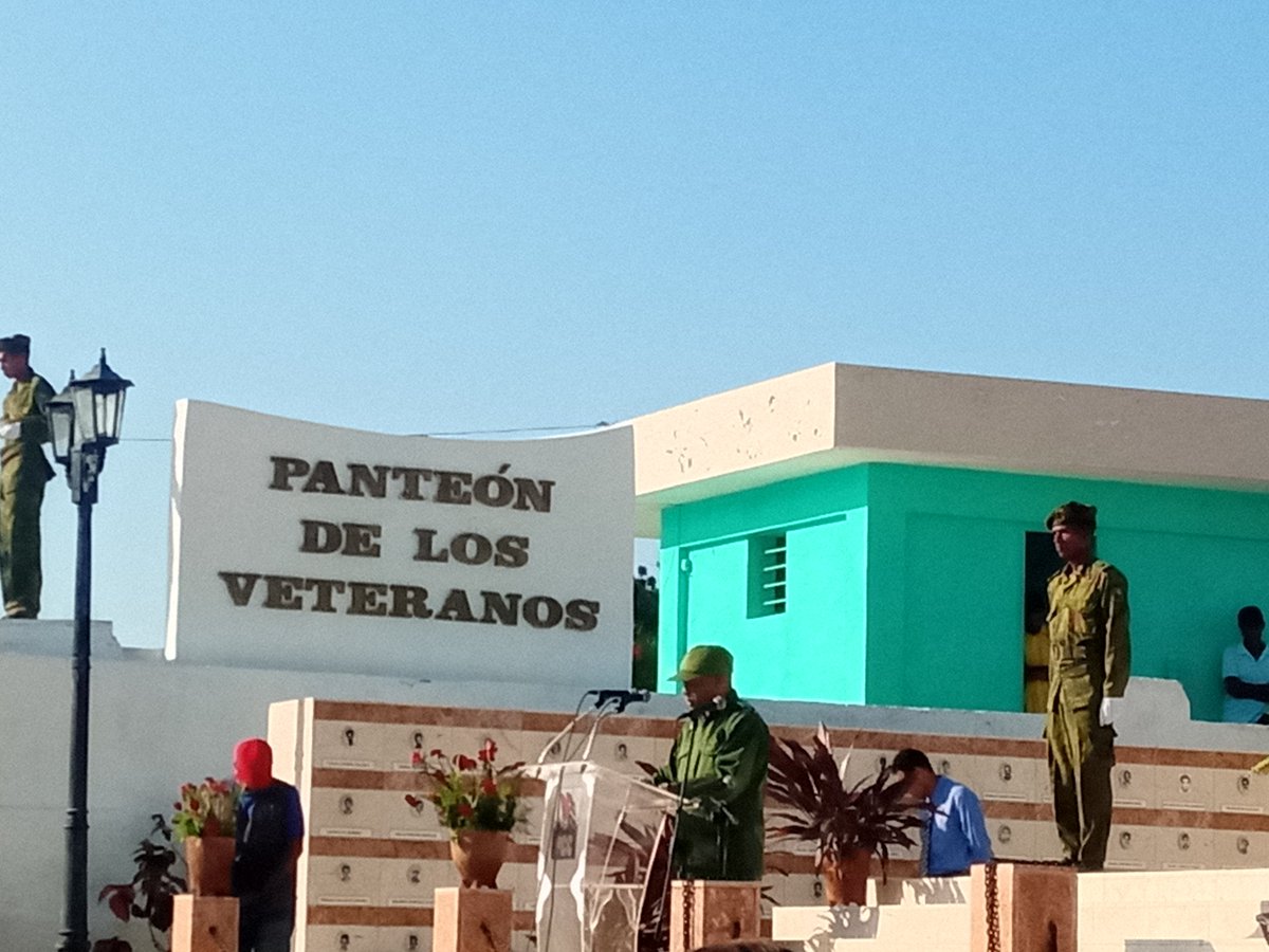 #Cuba #CubaMined 
#EducaciónGuantánamo 
Honrar honra .#Guantanamo rememora Operación Tributo .
Gloria a los Mártires caídos.
#TenemosMemoria
#TenemosHistoria.