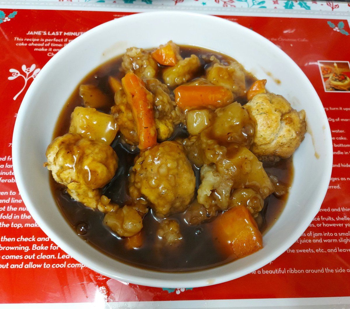 Literally couldn't keep warm today. What better than a homemade stew with homemade dumplings 😋 💗🌱 yummilicious ☺️ 🫶🏽

#vegan #veganfood #homemade #plantbased #winterwarmer