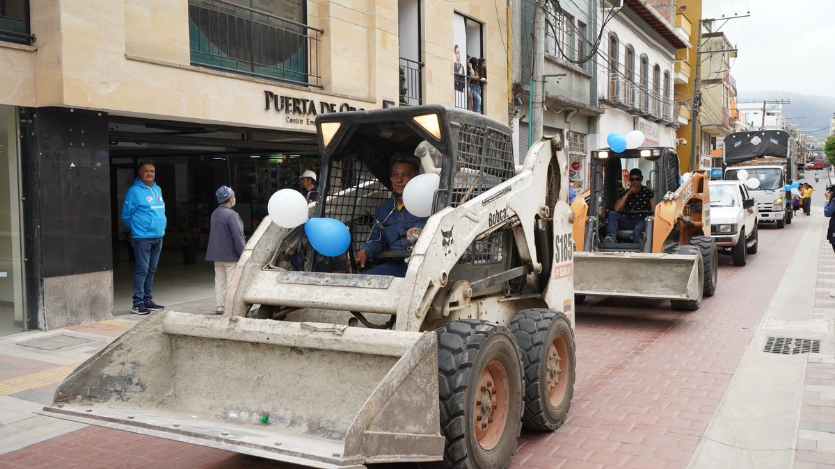 Empopasto's tweet photo. @alcaldiapasto @GERMANCHAMORRO1 @Empopasto @Memovig  Cuatro frentes de obra laboraron de manera simultánea, el diálogo y la concertación con los diferentes actores sociales, permitieron construir confianza en proyectos macros como este, fortaleciendo así los lazos de afectos 🧵😊 https://t.co/kp5Aw596qG