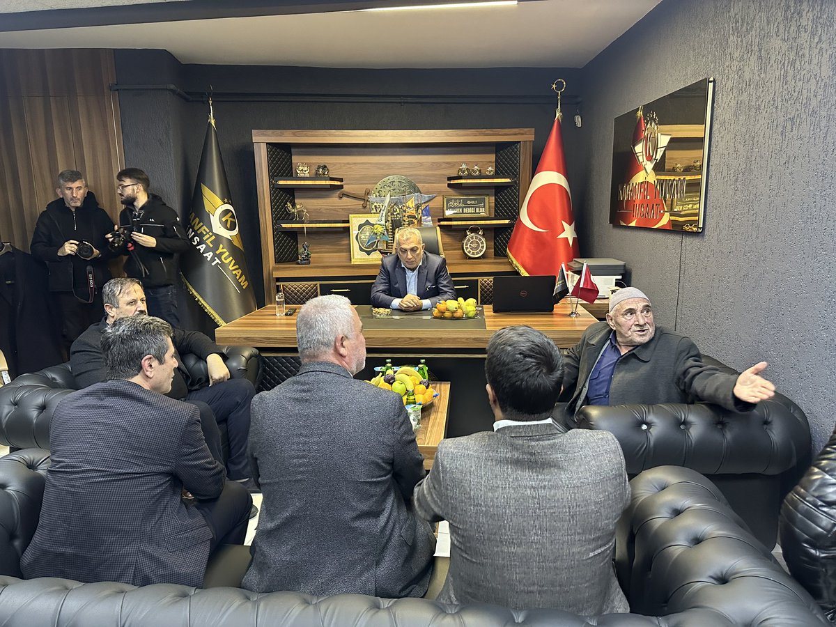 Sayın Cumhurbaşkanımız Recep Tayyip Erdoğan’ın işaret ettiği “Yeniden İstanbul”u kazanmak için AK Parti Istanbul Büyükşehir Belediye Başkan Aday Adayı olarak ziyaretlerimize devam ediyoruz. Sancaktepe Siirtliler Derneği ziyaretimizi kabul eden
Sayın Başkan Tahir Karanfil ve tüm