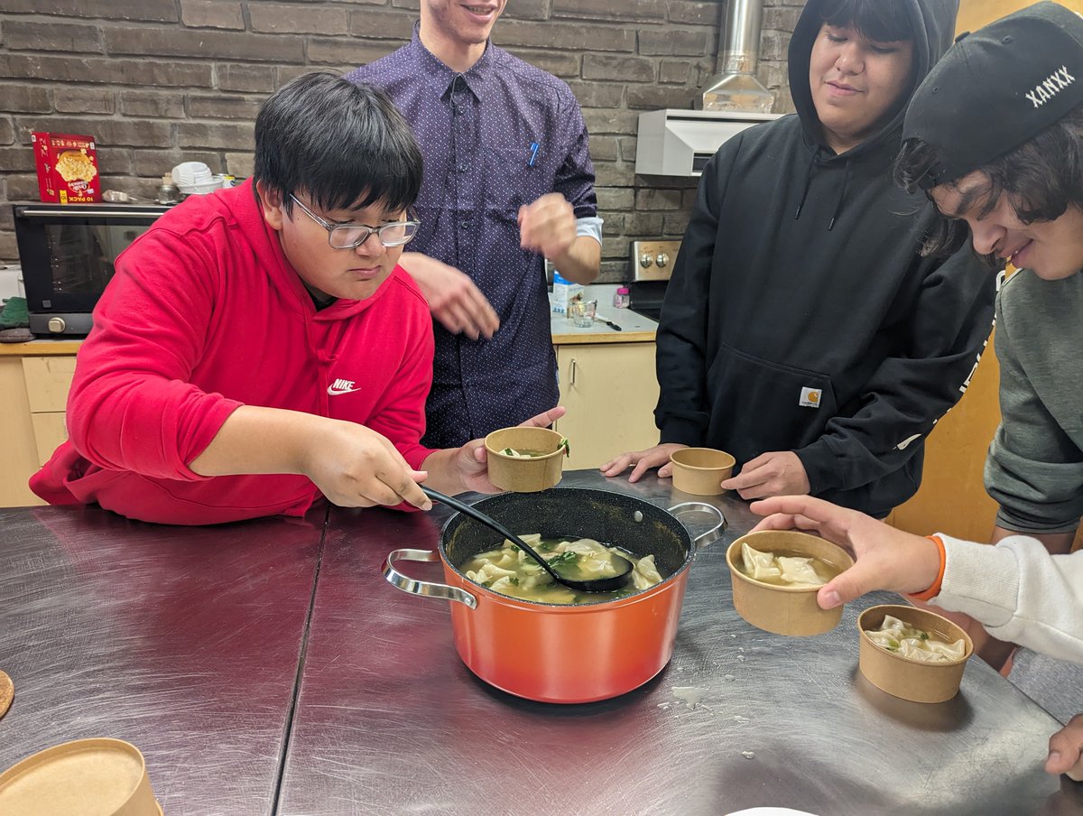 Today, the HFN20 food and nutrition class made the most amazing won ton soup at the Wiikwemkoong High School with Mrs. Corbiere!  Mrs. Corbiere was impressed by the culinary skills of her students. Delicious and definitely restaurant-worthy! #CulinaryExcellence #wiikwemkoongproud