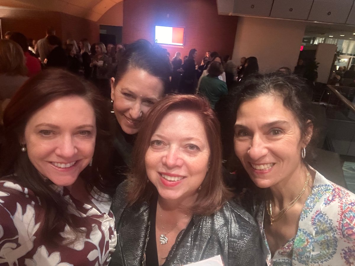 PreludeSolution's tweet image. Cate Heaman had a wonderful time at the Forum of Executive Women's Holiday Party. 

A perfect blend of celebration, networking, and festive cheer with esteemed colleagues, sponsors, and guests. #MemorableEvening #ExecutiveWomen