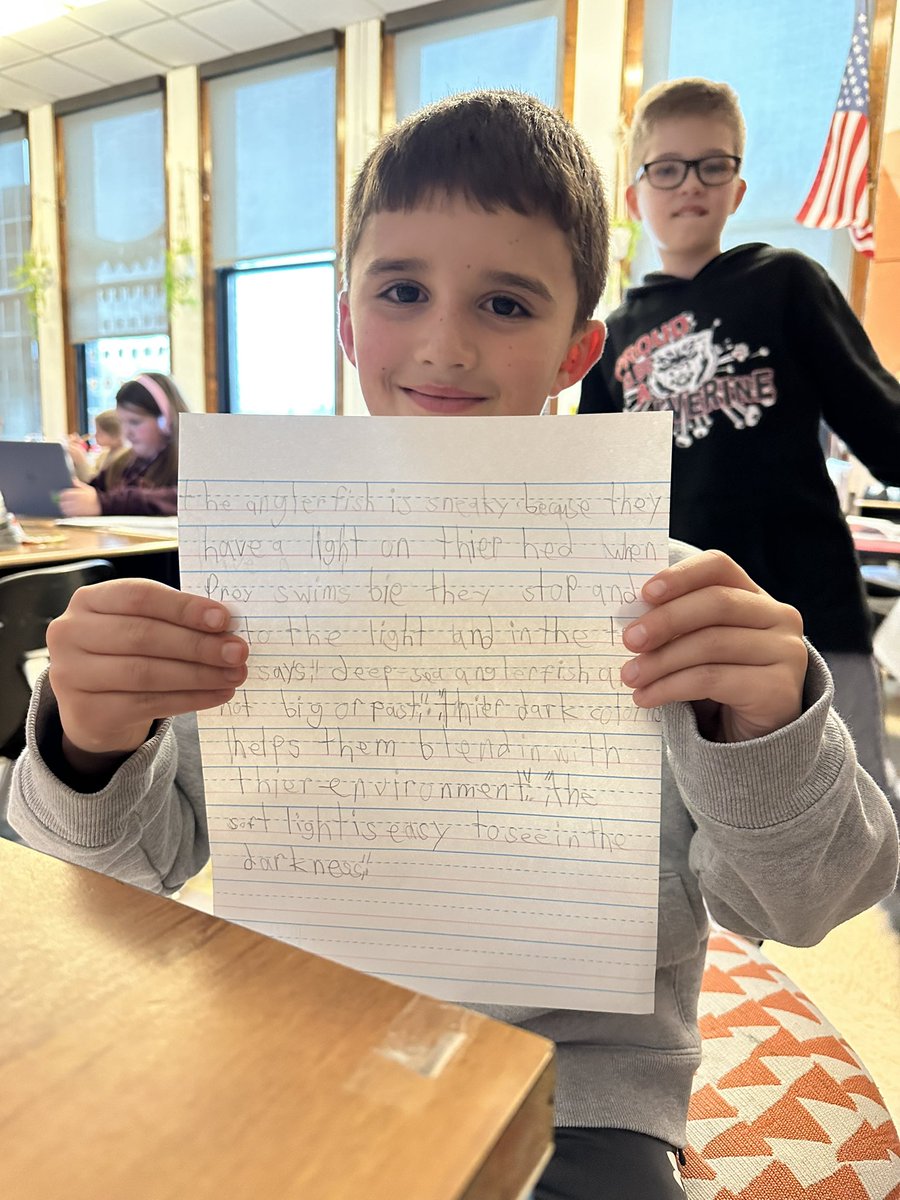 EmilyCron16's tweet image. Writers gonna write👏🏼👏🏼🐾📝These little wolverines are becoming MIGHTY writers!! #wcsdletsgo