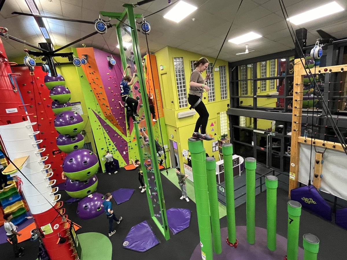 A fun night out for <a href="/2425AirCadets/">2425 Squadron ATC</a> 

#climbing #aircadets #ventureadventure