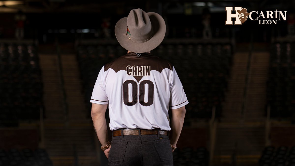 ClubNaranjeros's tweet photo. ¡Uniendo lo mejor de Hermosillo! 🍊⚾️🎶

Este jersey tiene elementos vaqueros que es una declaración de orgullo por la tradición, la música y el béisbol en nuestra ciudad🤠

Te esperamos este Sábado 9 de diciembre en el Estadio en el Día de Carin León 🦁 Encuentra el jersey edición limitada en nuestras tiendas físicas. 

#NaranjerosFlow | @carinleonofi
