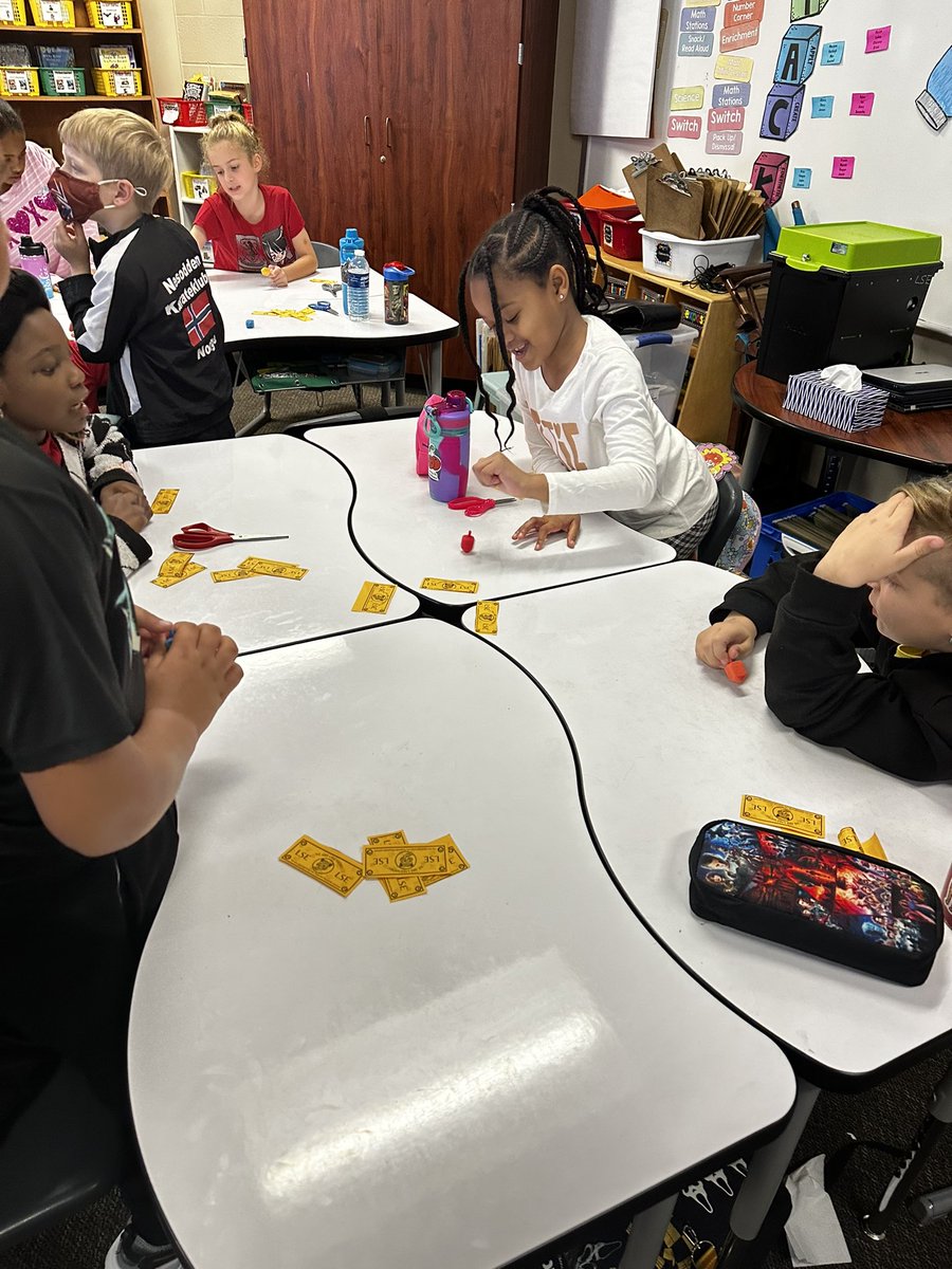 MsKSantangelo's tweet photo. Happy Hanukkah (tonight) We spent some time learning how to play dreidel!  #santangelosquad #wearelakeshore #culturalawareness  #workingtogether https://t.co/zwUYQM8mIj