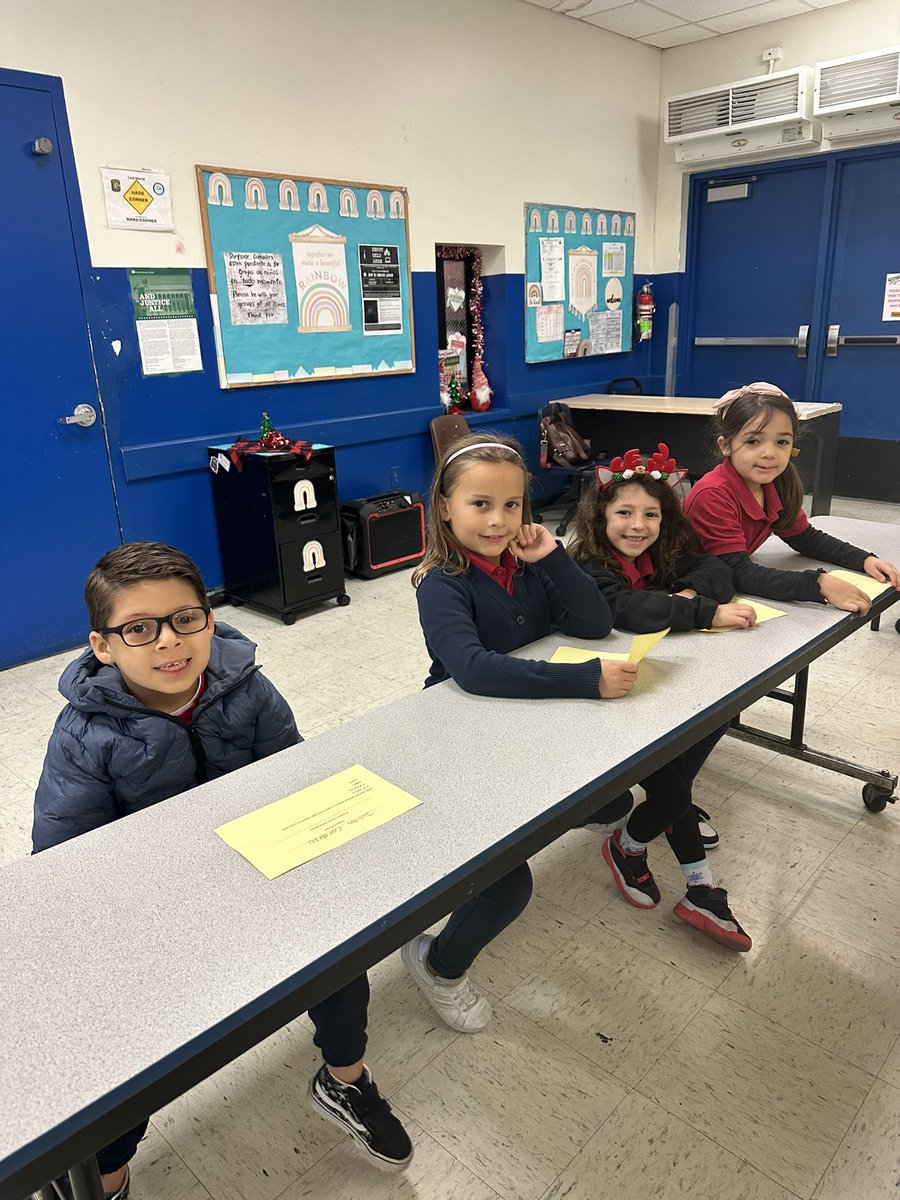 MiamiLakesK8's tweet photo. Celebrating these hard working students at our Principal��s Honor Roll Breakfast. Thank you @MLK8PTSA for the goodies. #1stnineweeks #greatjobstudents #workhardplayhard https://t.co/bxreYdIW63