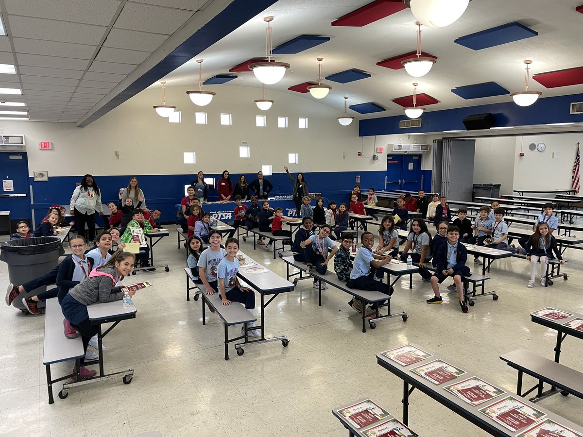 MiamiLakesK8's tweet photo. Celebrating these hard working students at our Principal��s Honor Roll Breakfast. Thank you @MLK8PTSA for the goodies. #1stnineweeks #greatjobstudents #workhardplayhard https://t.co/bxreYdIW63