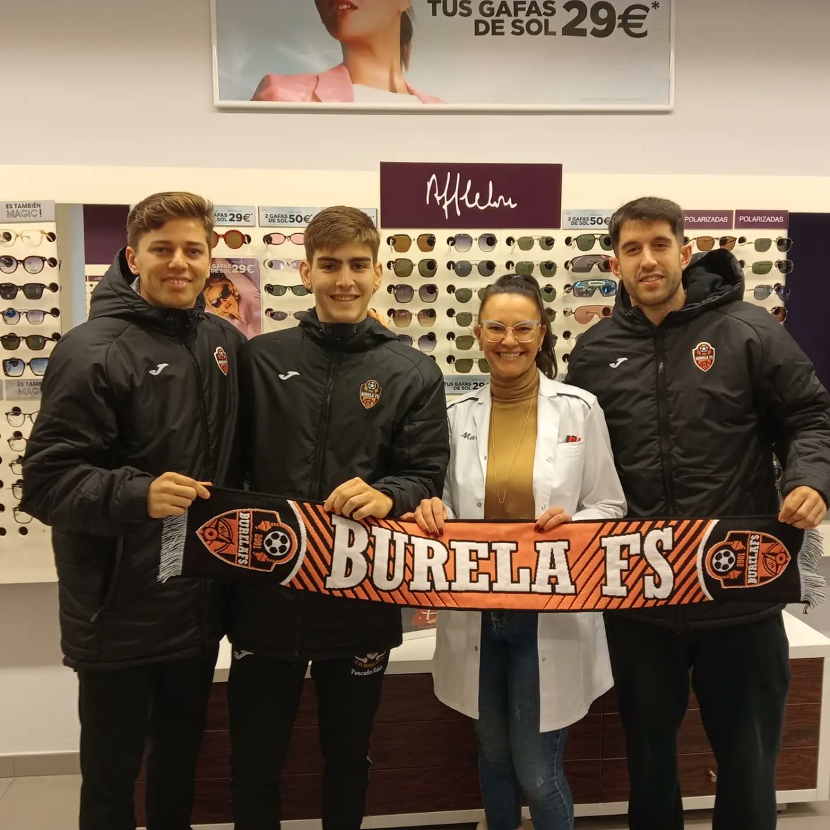 👉 Esta tarde tres dos nosos #Pícaros, <a href="/Adiflethes/">Flethes</a>, <a href="/quellejr/">Jorge Quelle</a> e <a href="/lopezismael24/">Ismael López</a> estiveron polo pobo visitando os diferentes negocios que colaboran co club.

🙏 Moitas grazas a <a href="/alainafflelou/">Alain Afflelou</a> Burela e Chamorro polo excelente trato e servizo! 

🧡 Sempre Laranxas 🧡