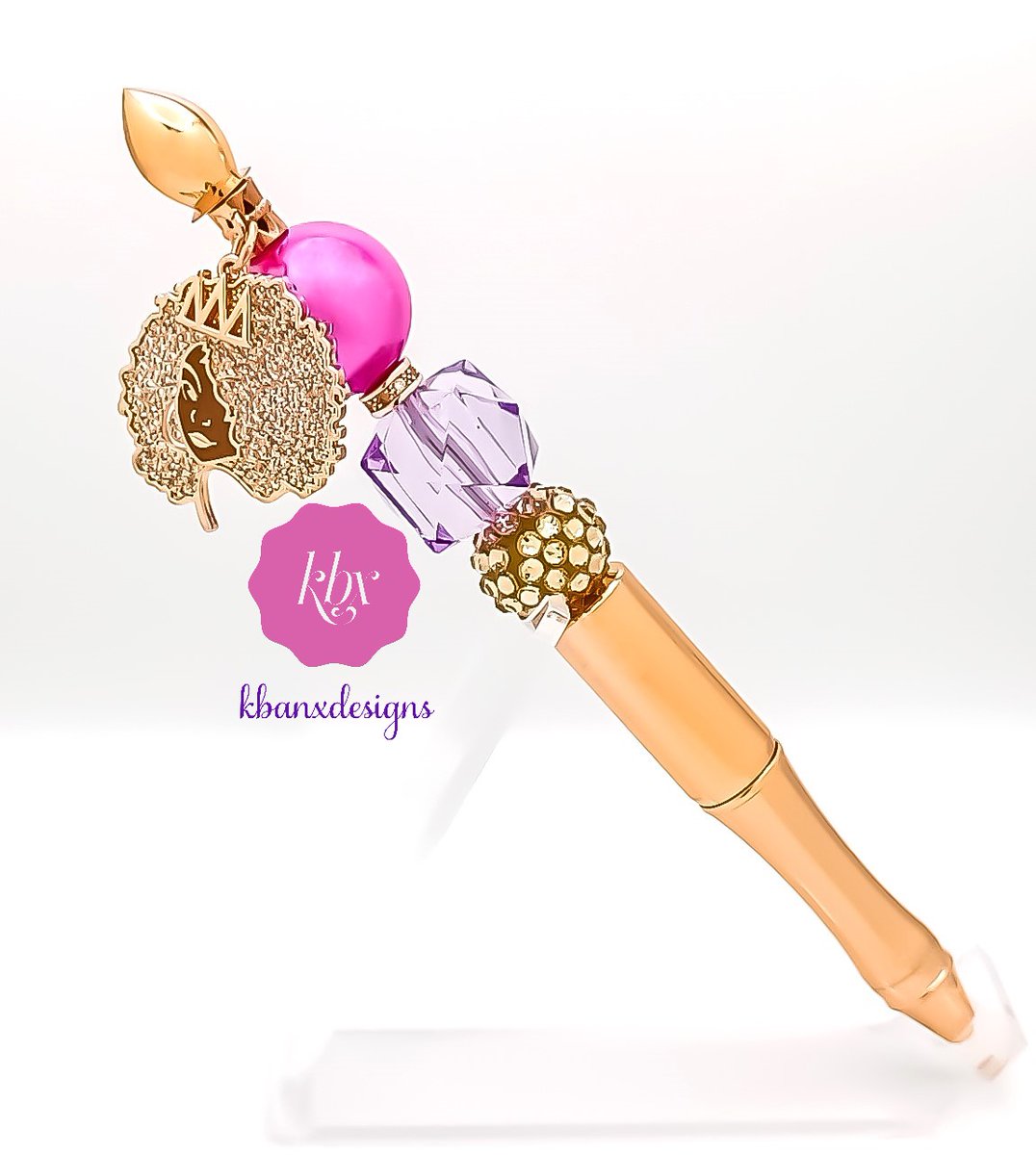 KBanxDesigns's tweet photo. 💜Follow @kbanxdesigns for inspirational writing tools to give women the confidence to place ideas &amp; experiences on paper.

It's time to shop and 'Write in Style'!

#kbanxdesigns #writinghelpsmethink #christianbusinessowners #shemeansbusiness #journalinghelp #mindsetshift https://t.co/5tkSt15L3b