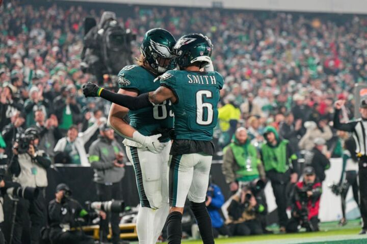 TheSGPNetwork's tweet image. Philadelphia Eagles at Dallas Cowboys Predictions | Diehard Eagles (Ep. 121) w/ 
@seantgreen #FlyEaglesFly

😡Recapping The 49ers Loss
👀Goedert Returns
🏈Best Bets Against #DallasSucks
@diehardeagles52

Spotify - sg.pn/3GEB1wN