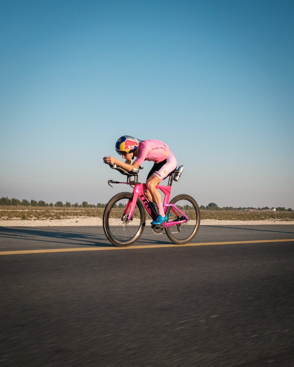 #keepitriel na 3 dagen ongelofelijk veel wachten en veel van hier naar daar voor het ene paper vandaag eindelijk het cameramateriaal teruggekregen van de douane in Bahrein. 04h20 Belgische tijd start van Ironman 70.3 Middle East championship.