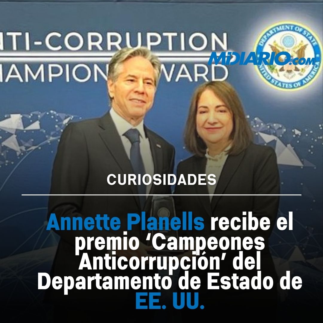 MiDiarioPanama's tweet image. El secretario de Estado, Antony Blinken, entregó personalmente el reconocimiento a Planells en un acto que destacó su incansable labor en la promoción de la transparencia y la defensa de la libertad de prensa en Panamá.
midiario.com/farandula/anne…