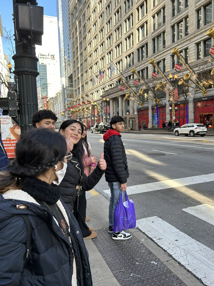 BGovertsen's tweet photo. ESL 3 is on the move! What a spectacular day to explore Chicago🔆 https://t.co/UpcF3IH9lz