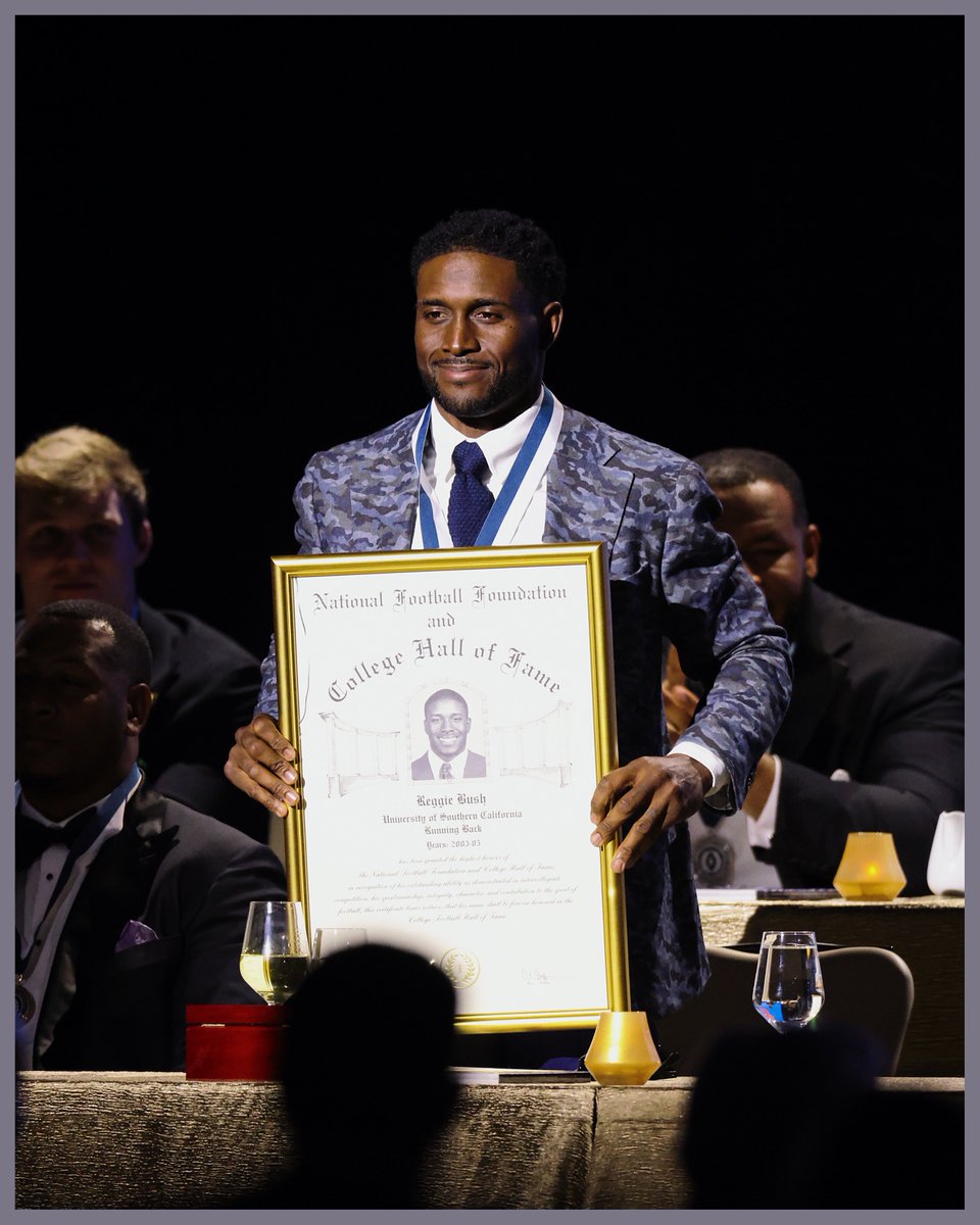 there’s only one @ReggieBush congrats on the @cfbhall induction! 👏✌️