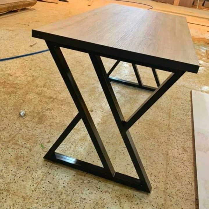 concept_tf's tweet photo. Whatever your specifications and description, Metal legs with wooden table top 
#tfconcept 
#furnitureworksgh
#interiordesign 
#interiorfurniture 
#dreamhome 
#dreamkitchen #moderninteriorcabinet 
#design 
#production 
#installation
#womanempowerment
#ladycarpenter 
#thebest https://t.co/Bh0XedxDfP
