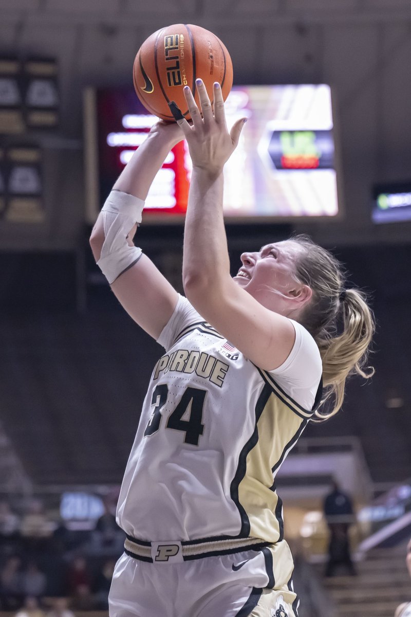 KrockPhoto's tweet photo. Vertical #4favs from last night’s Purdue WBB game vs Southeast Missouri #purdue @PurdueWBB https://t.co/6yq7aziyiQ