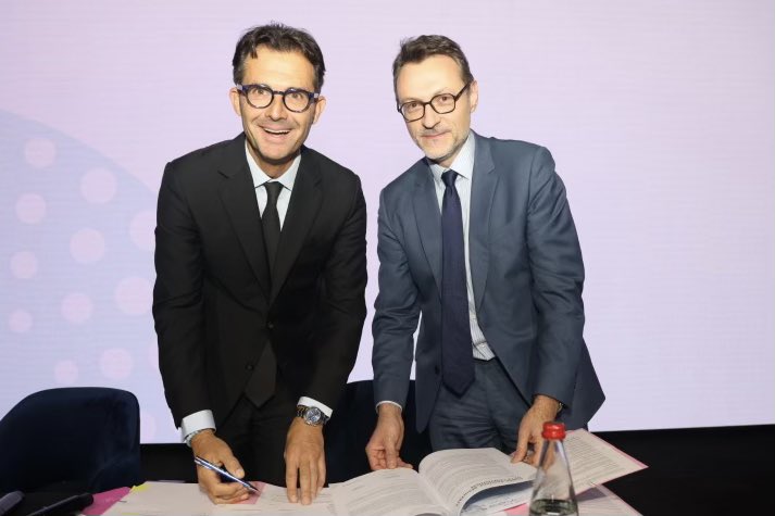 [ #partenariat ]

Ce matin, lors de notre assemblée générale, le SYNERPA, représenté par son président, <a href="/JC_Amarantinis/">Jean-Christophe Amarantinis</a>, et @pole_emploi, représenté par Julien Besançon, responsable du département Coopération entreprises et acteurs économiques, ont officialisé leur partenariat.