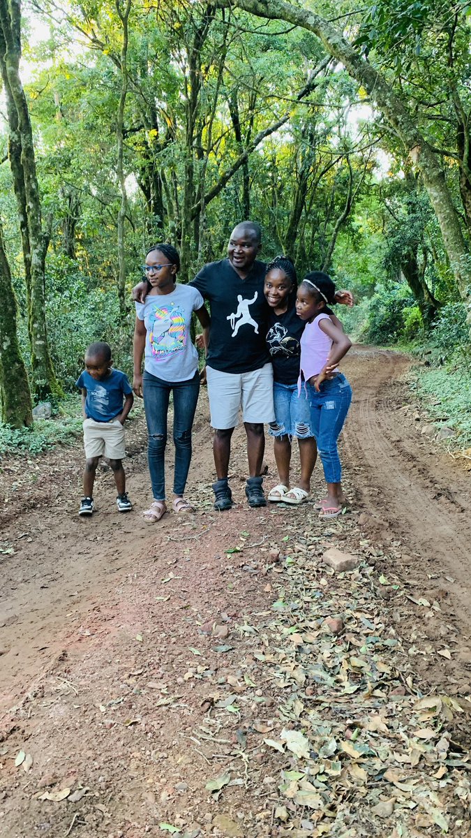 Nndoweni's tweet photo. It’s December and the gang can’t afford to sit after a hectic year of schooling and work. Time to explore local natural wonders. #FamilyTime  #familyfun  #shotleft  #localtourists https://t.co/Xeem8k163C