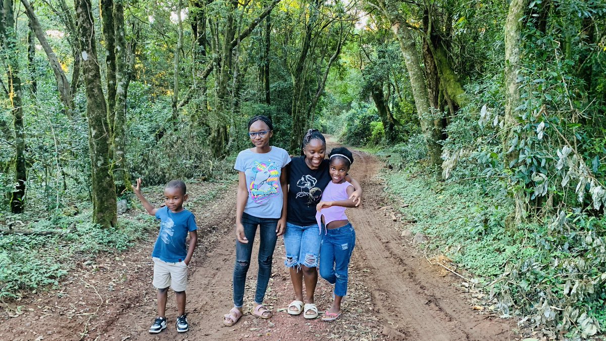 Nndoweni's tweet photo. It’s December and the gang can’t afford to sit after a hectic year of schooling and work. Time to explore local natural wonders. #FamilyTime  #familyfun  #shotleft  #localtourists https://t.co/Xeem8k163C