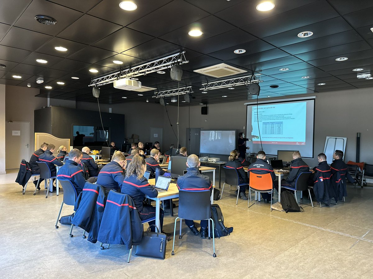 AdrienGransagne's tweet photo. Session #IUV au profit de la #FILT111 avec @CardouSbastien1 à l’@ENSOSP ! Des journées denses où le partage stagiaires-formateurs est riche ! Des formations qui permettent développement de compétences et réseau 🤝! https://t.co/XwMFpdvLcm