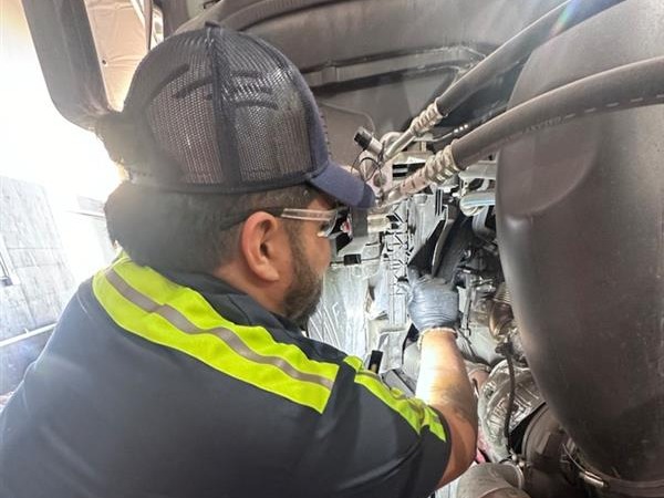 The nation’s largest over-the-road truck maintenance network is expanding its services in south Texas! We opened our newest full-service Speedco location next to Love’s Travel Stop in Cotulla. 📍 Cotulla, TX I-35, Exit 65 Join our team, click this link: bit.ly/3QhvZMA